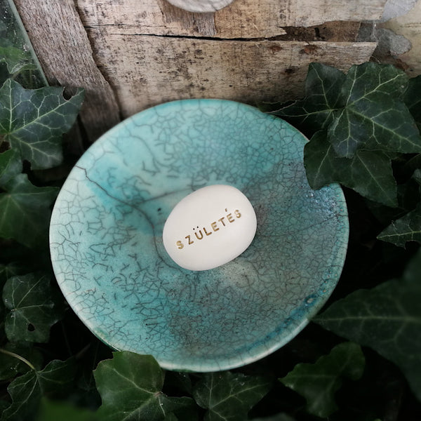 SZÜLETÉS - Messaggi, parole su ciottoli di ceramica