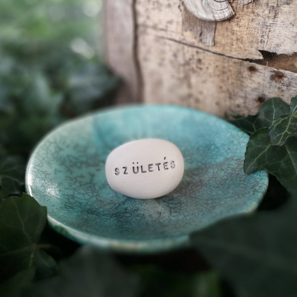 SZÜLETÉS - Messaggi, parole su ciottoli di ceramica