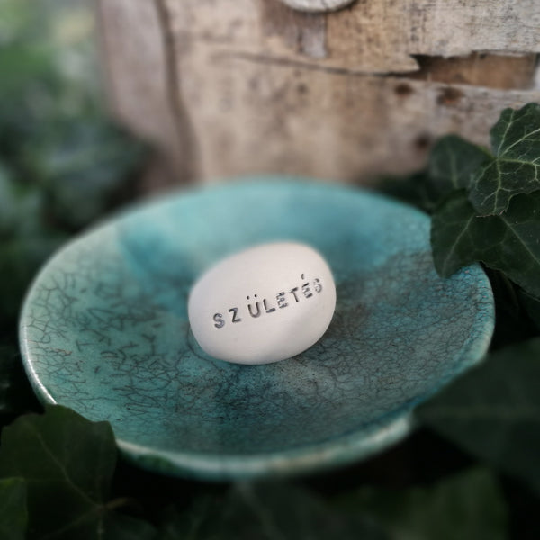 SZÜLETÉS - Messaggi, parole su ciottoli di ceramica