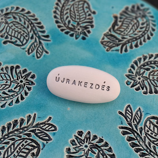 ÚJRAKEZDÉS - Words of affirmation on ceramic pebbles