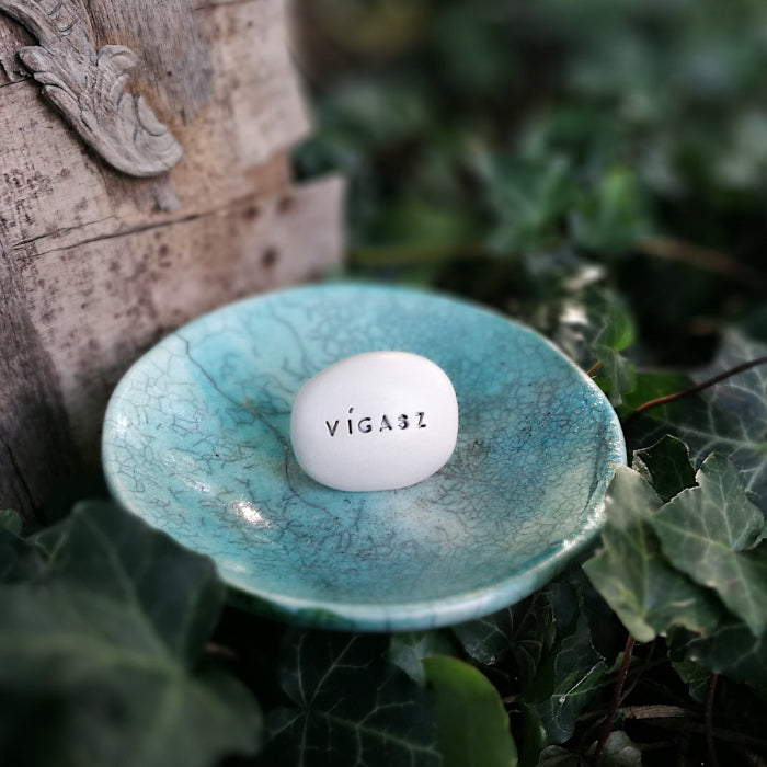 VÍGASZ - Aiuto e magia per i giorni difficili