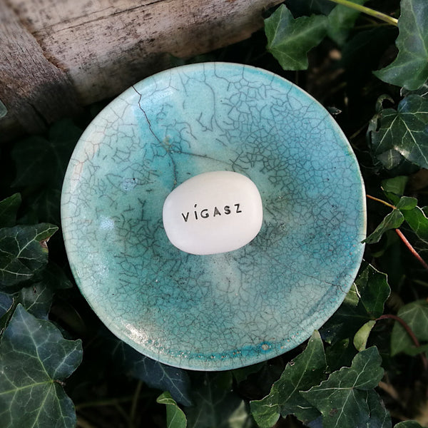 VÍGASZ - Aiuto e magia per i giorni difficili
