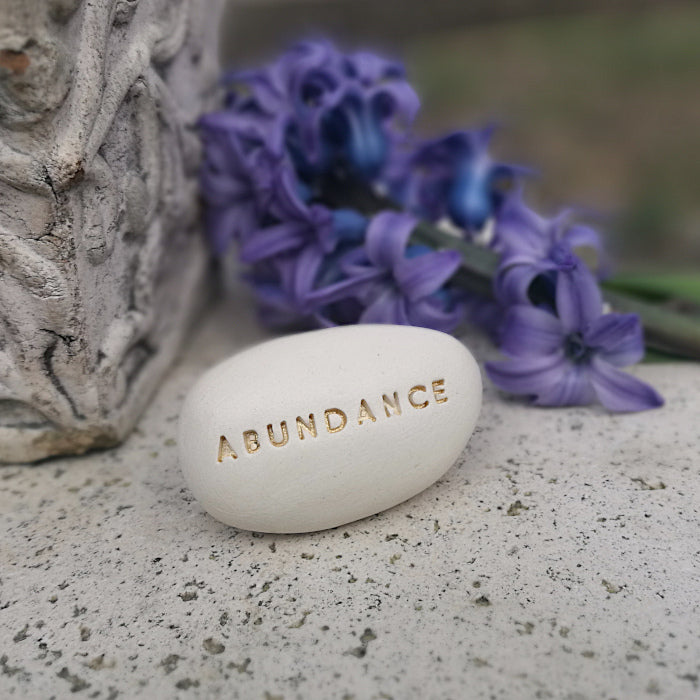 ABBONDANZA - Messaggio spirituale, pietra incisa