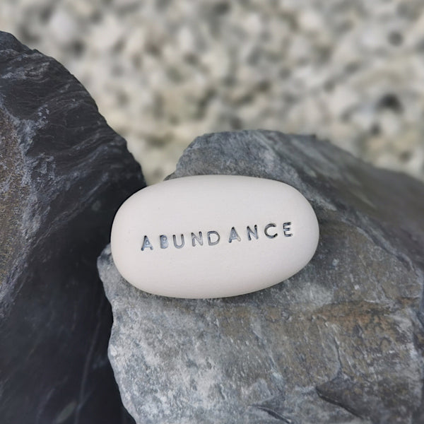 ABBONDANZA - Messaggio spirituale, pietra incisa