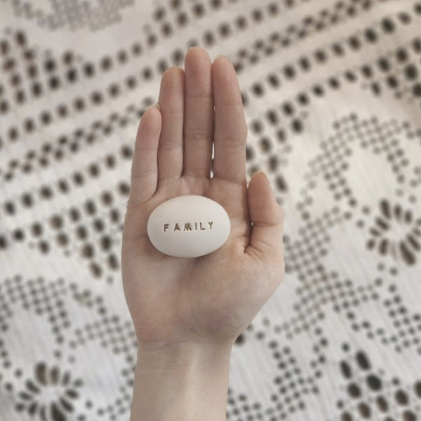 FAMILY - Ciottolo con messaggio in ceramica