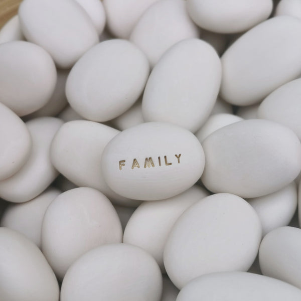 FAMILY - Ciottolo con messaggio in ceramica